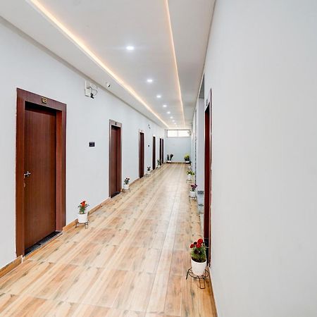 Hotel Vibe Blu- Varanasi Esterno foto