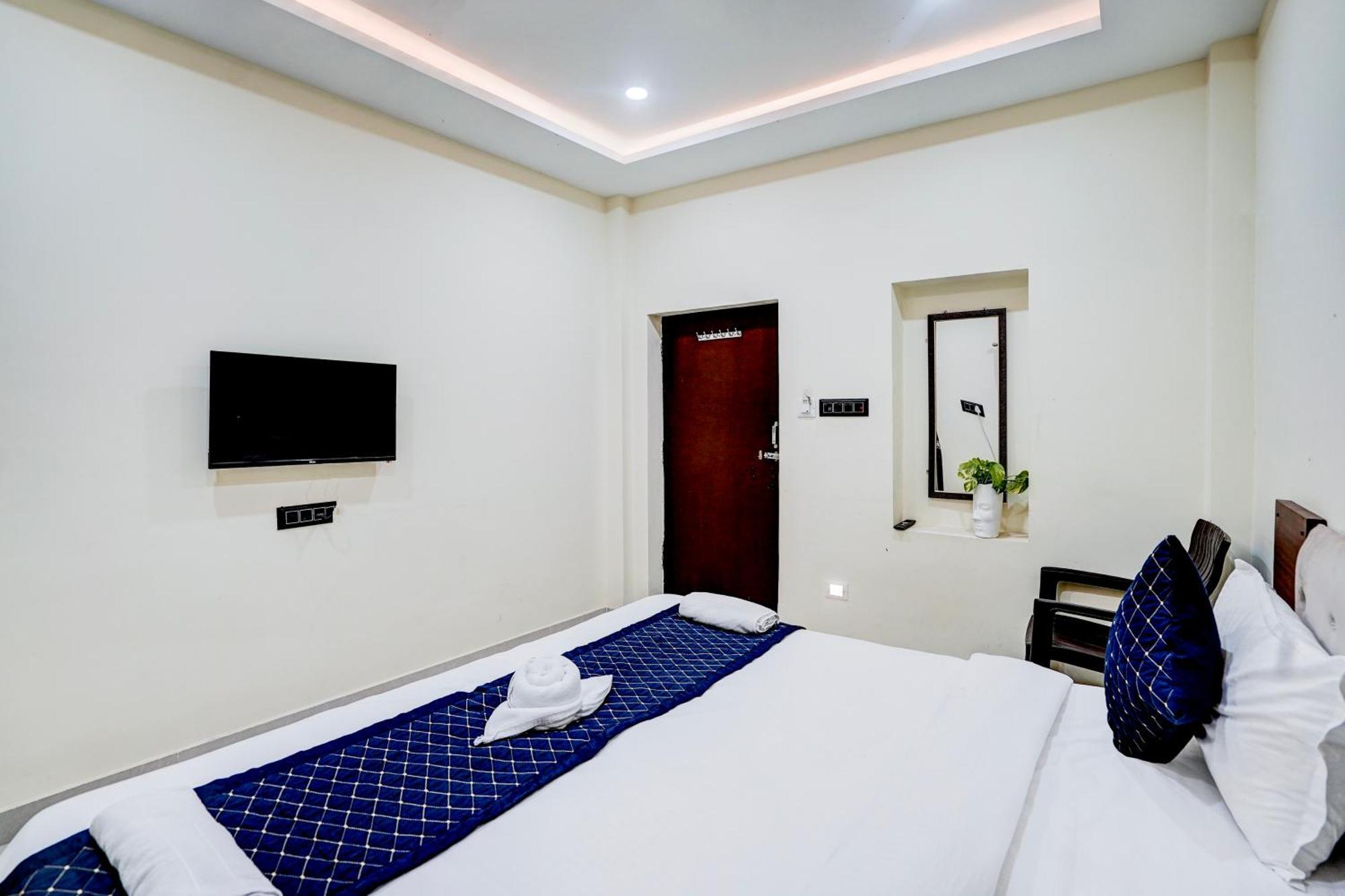 Hotel Vibe Blu- Varanasi Esterno foto