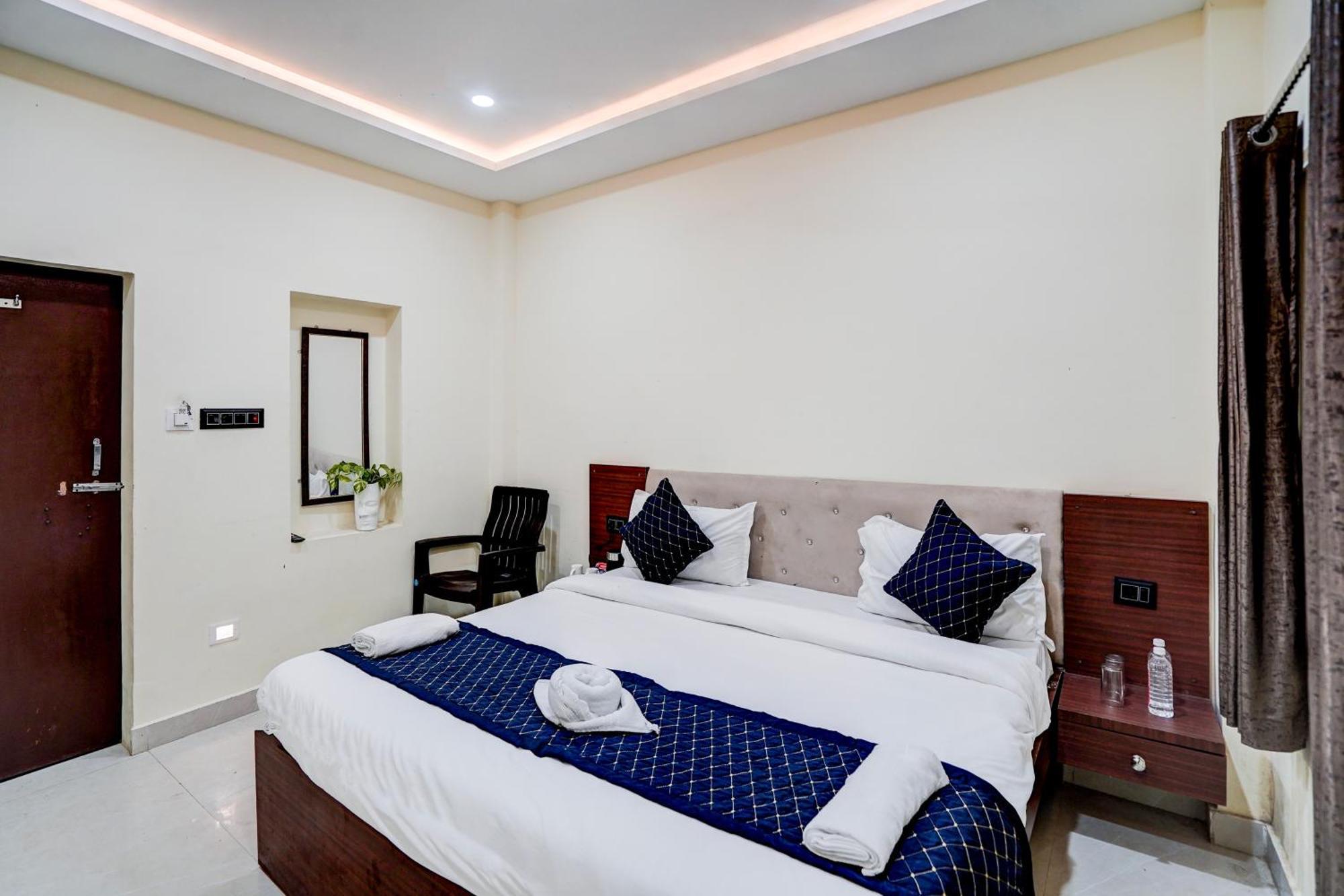 Hotel Vibe Blu- Varanasi Esterno foto