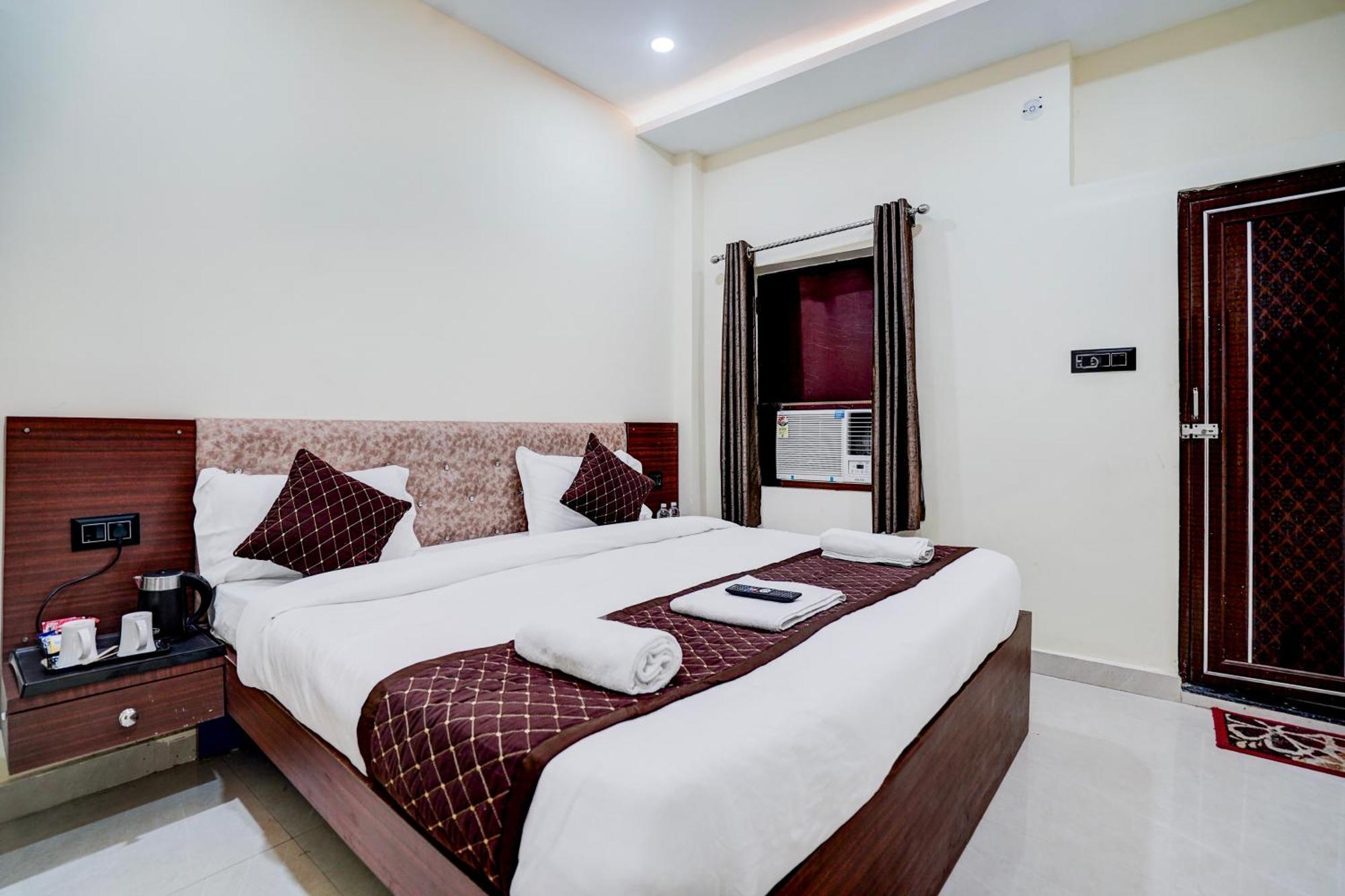 Hotel Vibe Blu- Varanasi Esterno foto