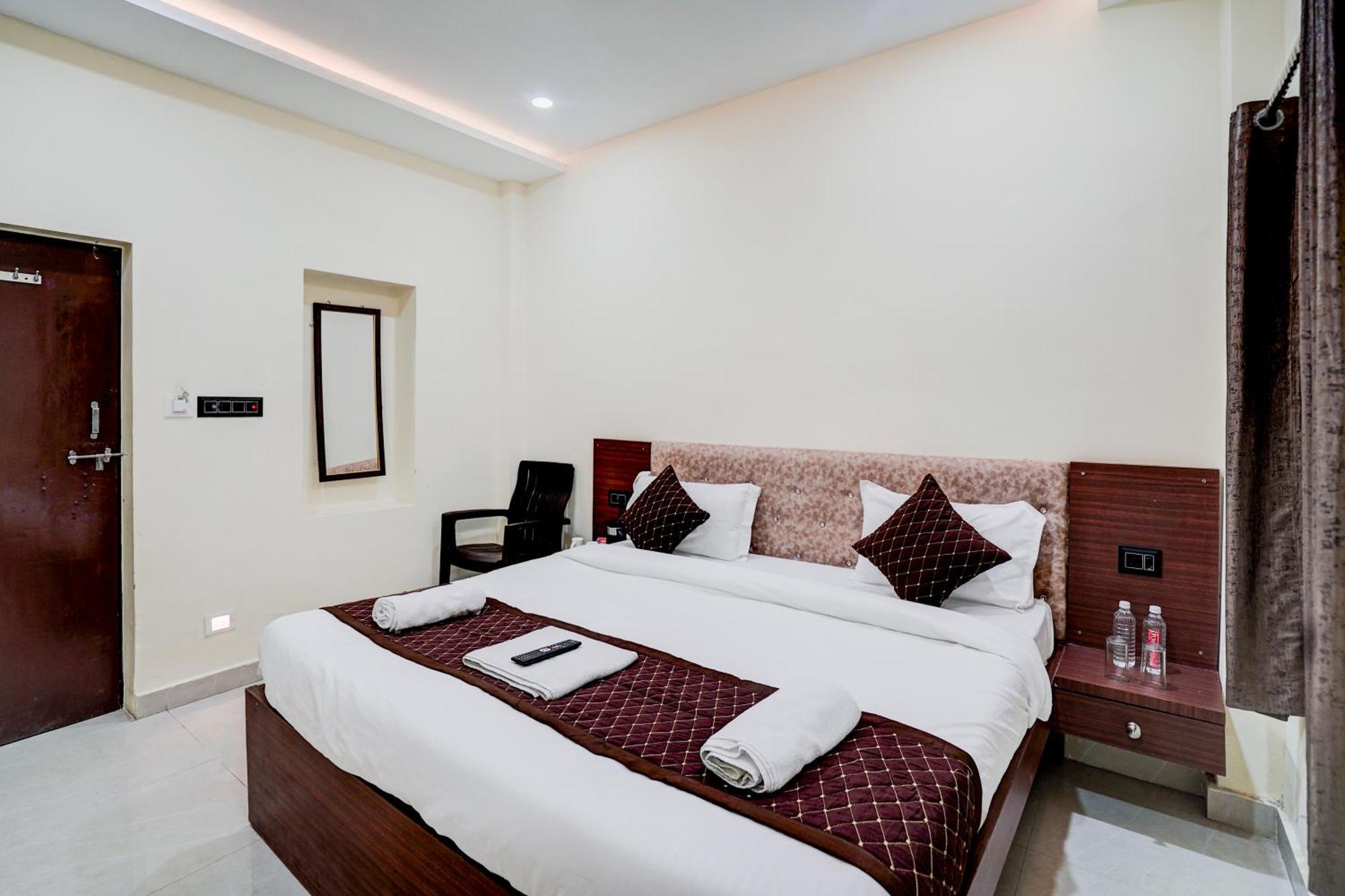 Hotel Vibe Blu- Varanasi Esterno foto