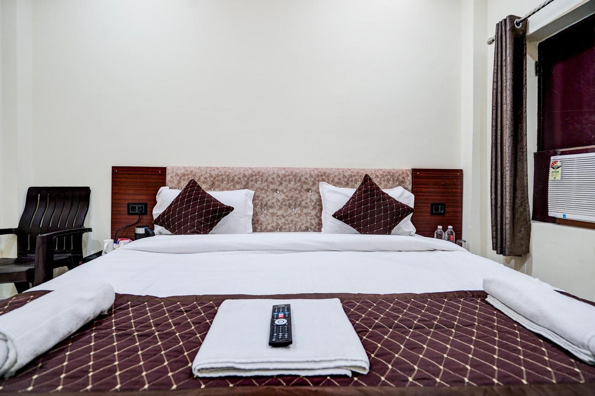 Hotel Vibe Blu- Varanasi Esterno foto