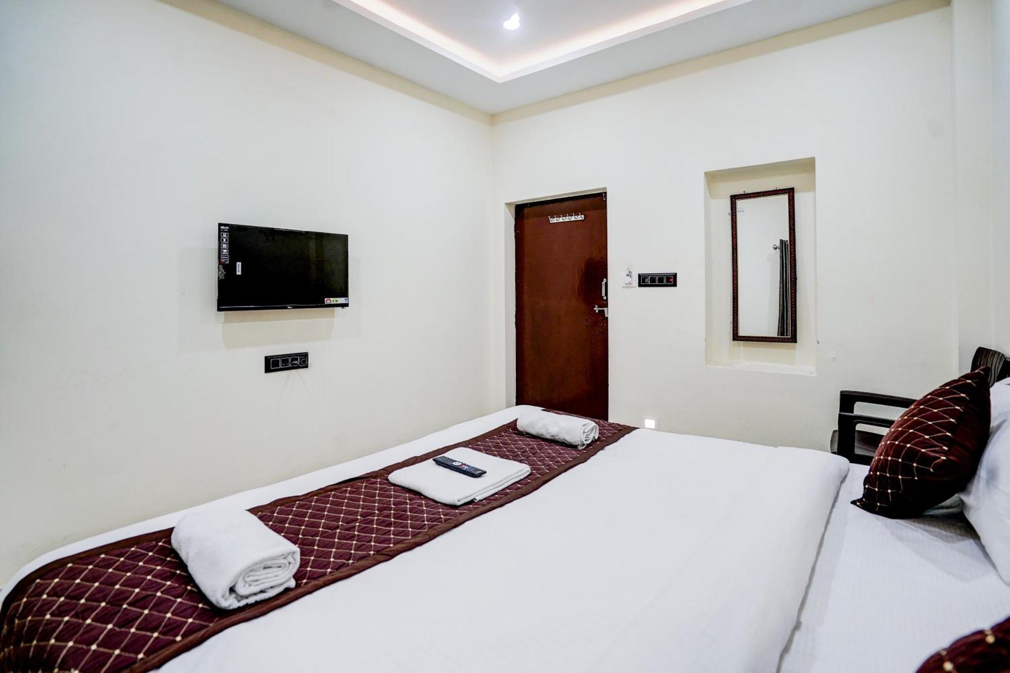 Hotel Vibe Blu- Varanasi Esterno foto
