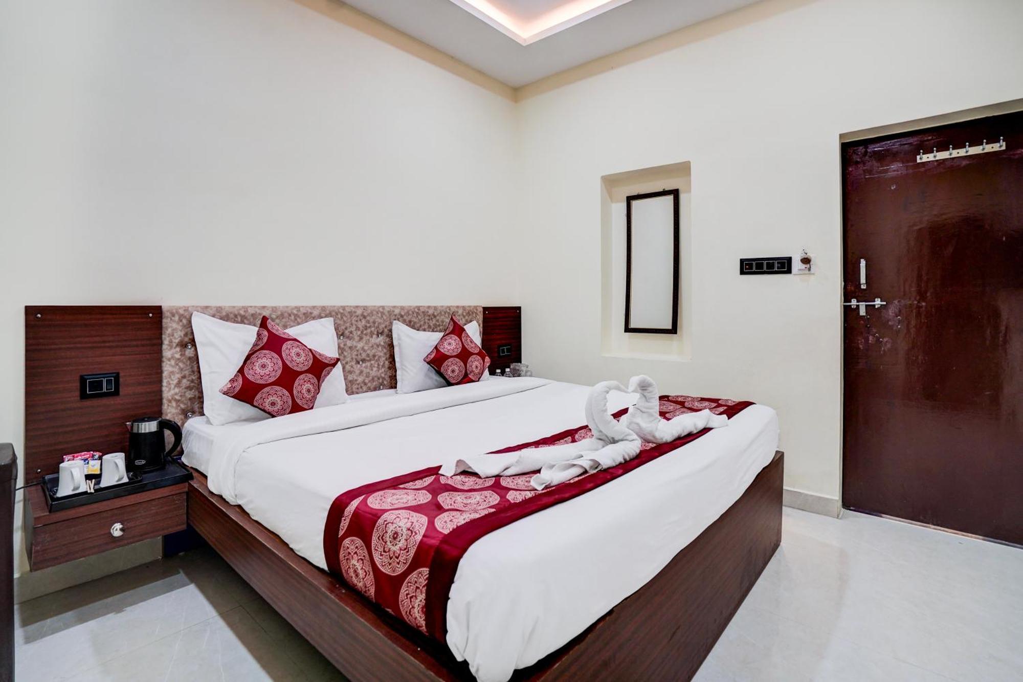 Hotel Vibe Blu- Varanasi Esterno foto