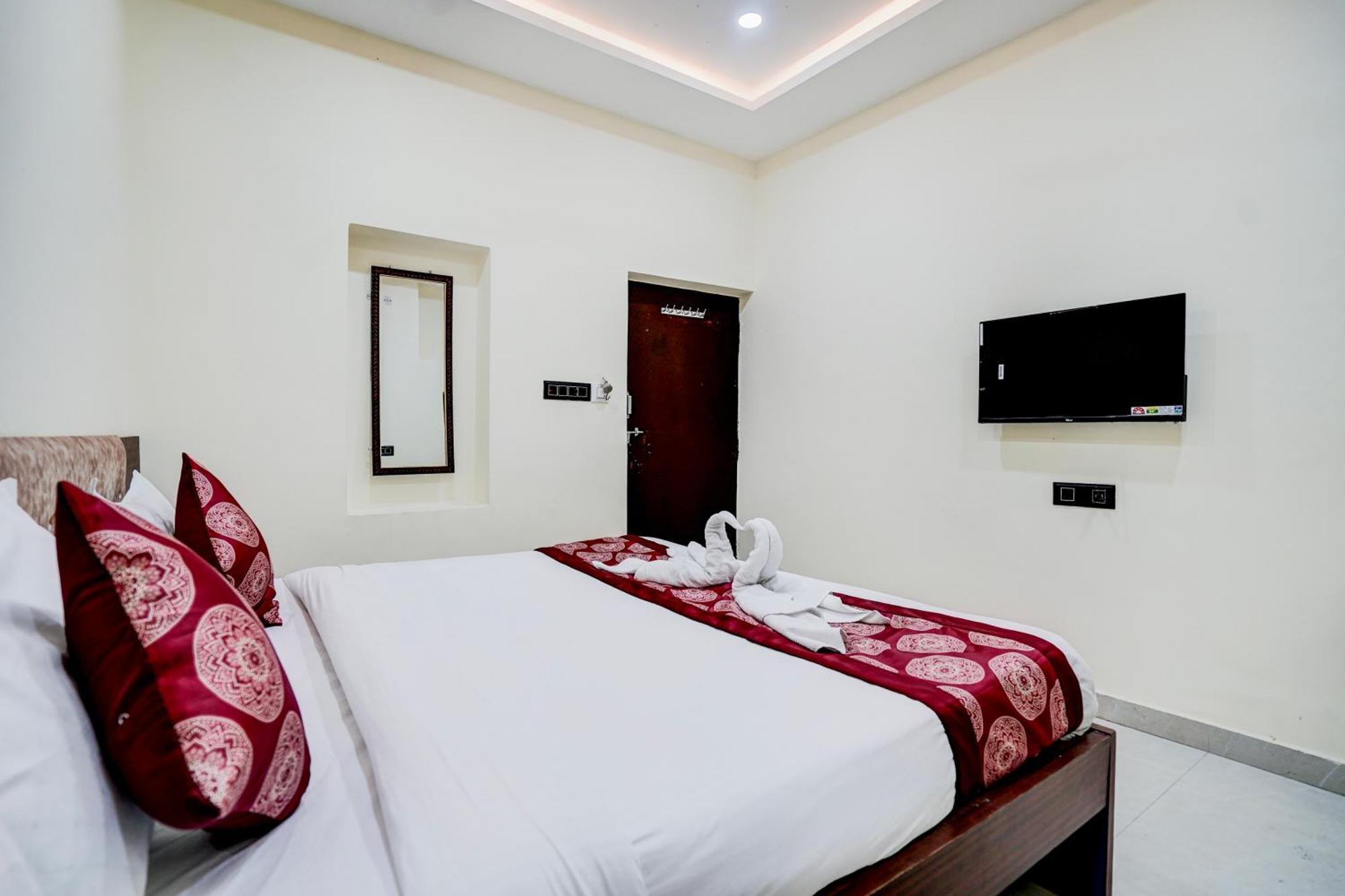 Hotel Vibe Blu- Varanasi Esterno foto