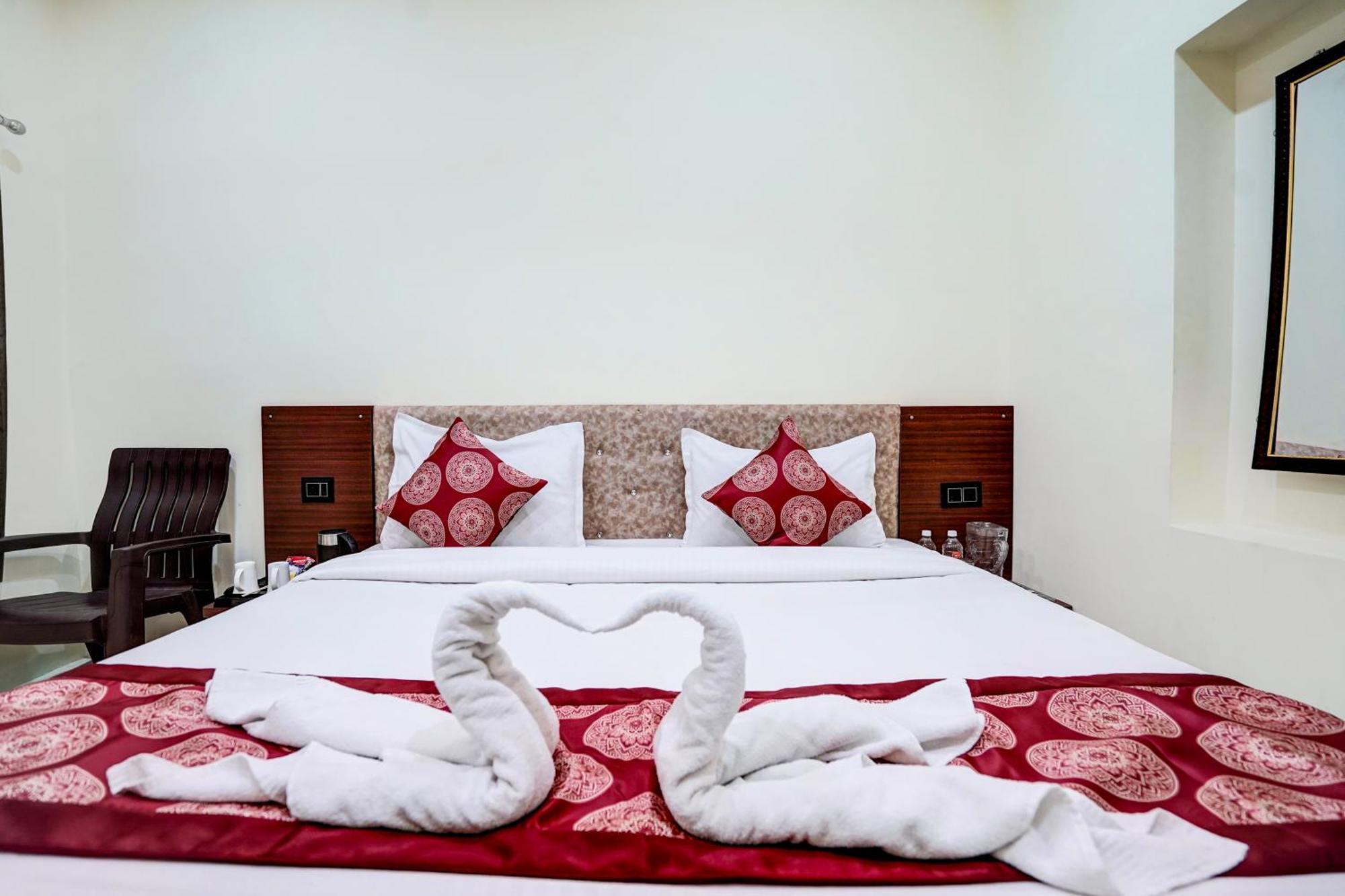 Hotel Vibe Blu- Varanasi Esterno foto
