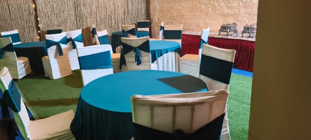 Hotel Vibe Blu- Varanasi Esterno foto